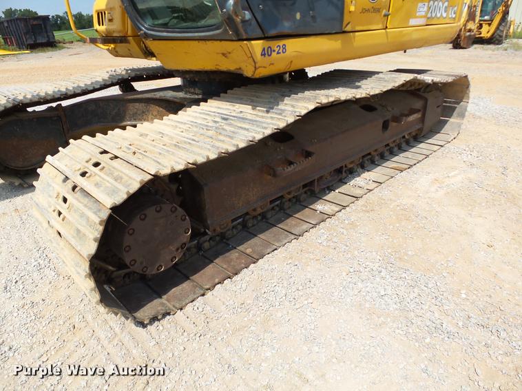 image for item L1925 2006 John Deere 200C LC excavator