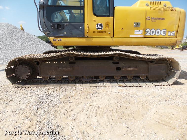image for item L1925 2006 John Deere 200C LC excavator