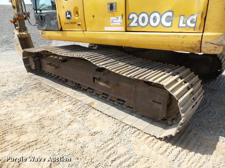 image for item L1925 2006 John Deere 200C LC excavator