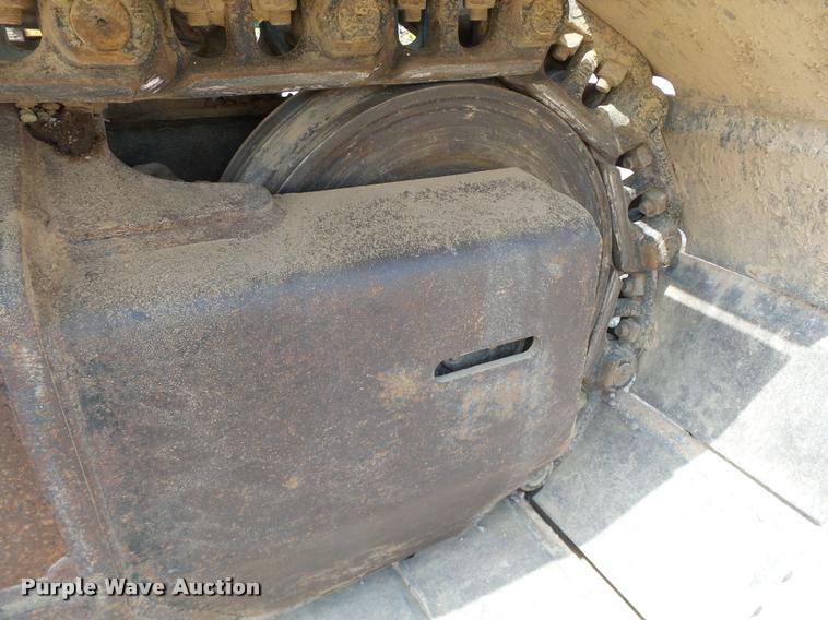 image for item L1925 2006 John Deere 200C LC excavator