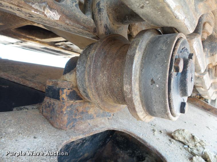 image for item L1925 2006 John Deere 200C LC excavator