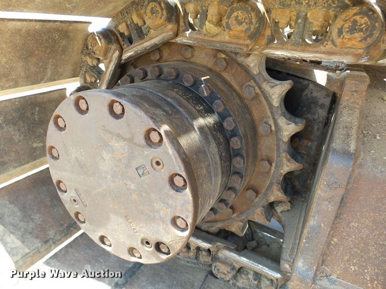 image for item L1925 2006 John Deere 200C LC excavator