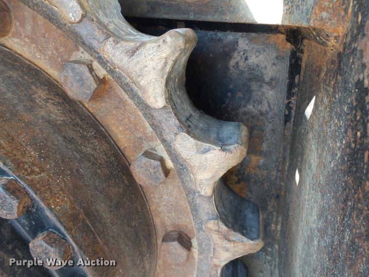 image for item L1925 2006 John Deere 200C LC excavator