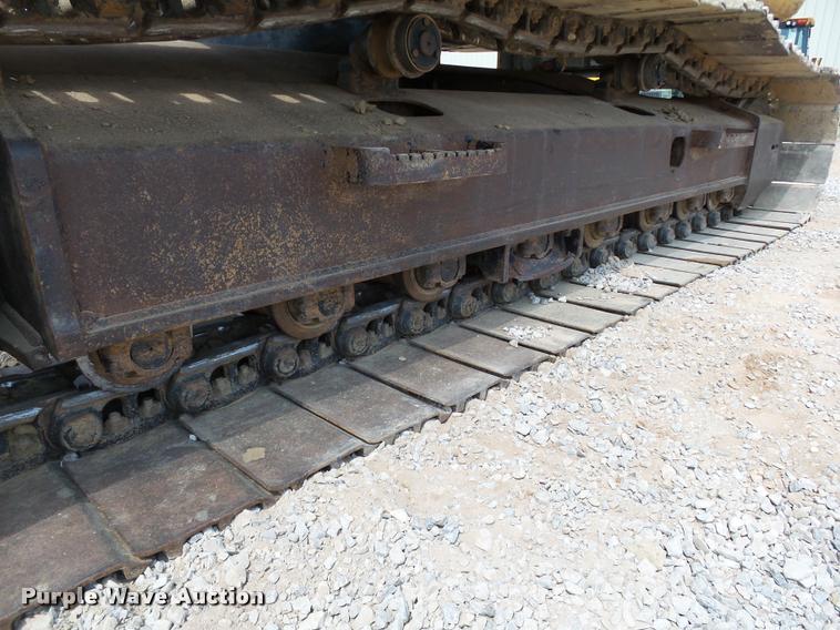 image for item L1925 2006 John Deere 200C LC excavator