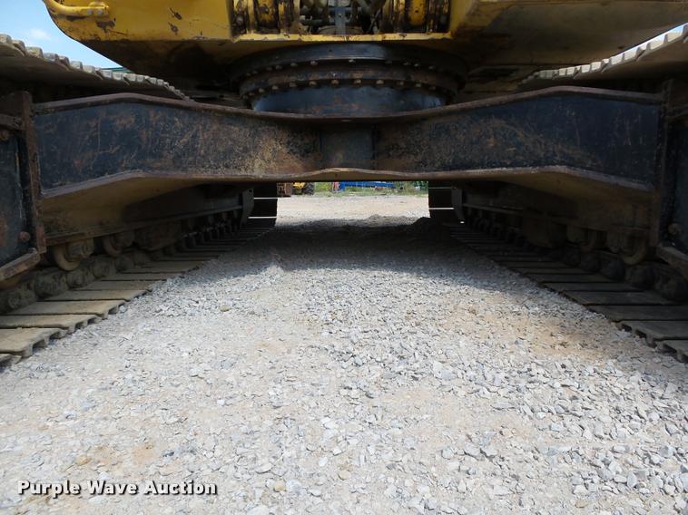 image for item L1925 2006 John Deere 200C LC excavator