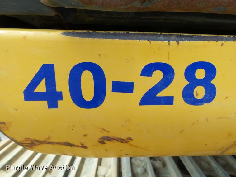 image for item L1925 2006 John Deere 200C LC excavator