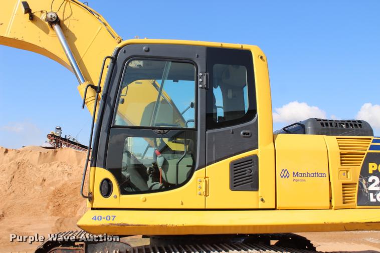 image for item L1926 2011 Komatsu PC200LC-8 excavator