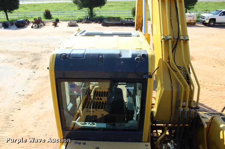 image for item L1926 2011 Komatsu PC200LC-8 excavator