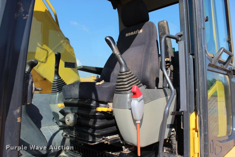 image for item L1926 2011 Komatsu PC200LC-8 excavator