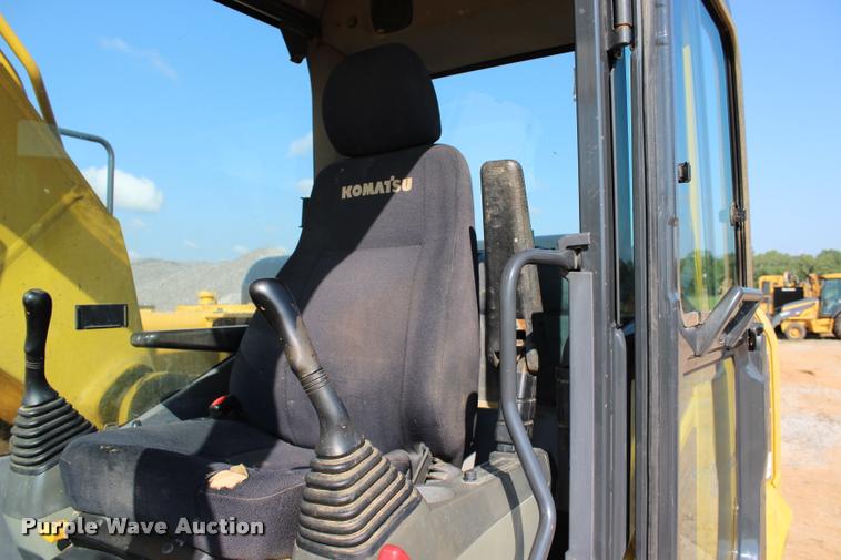 image for item L1926 2011 Komatsu PC200LC-8 excavator