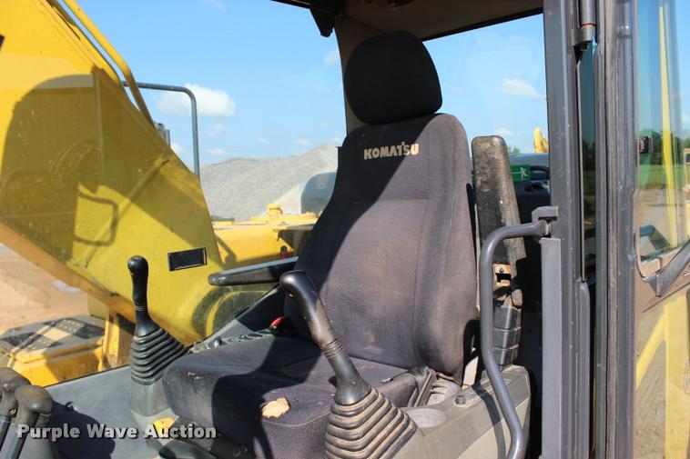 image for item L1926 2011 Komatsu PC200LC-8 excavator