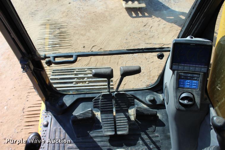 image for item L1926 2011 Komatsu PC200LC-8 excavator