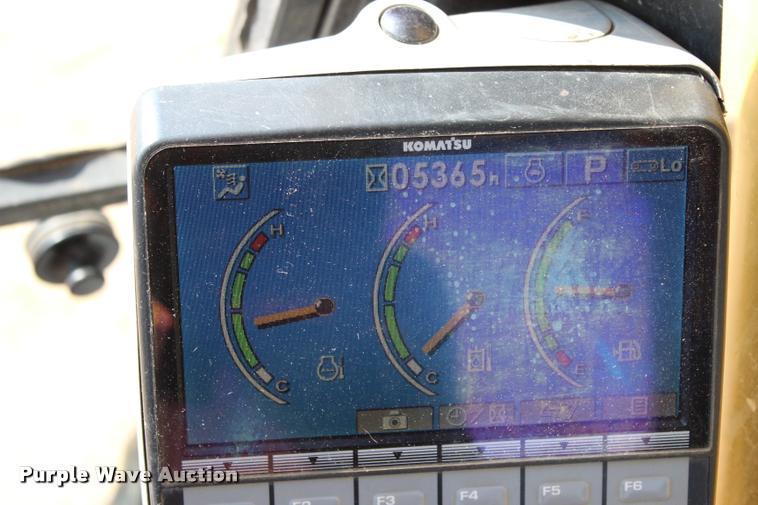 image for item L1926 2011 Komatsu PC200LC-8 excavator