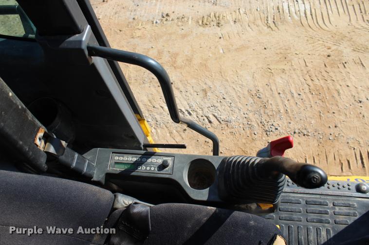 image for item L1926 2011 Komatsu PC200LC-8 excavator