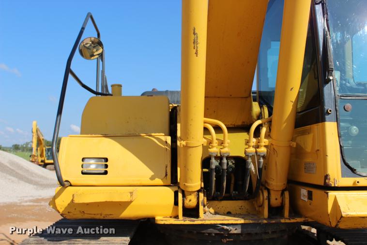 image for item L1926 2011 Komatsu PC200LC-8 excavator