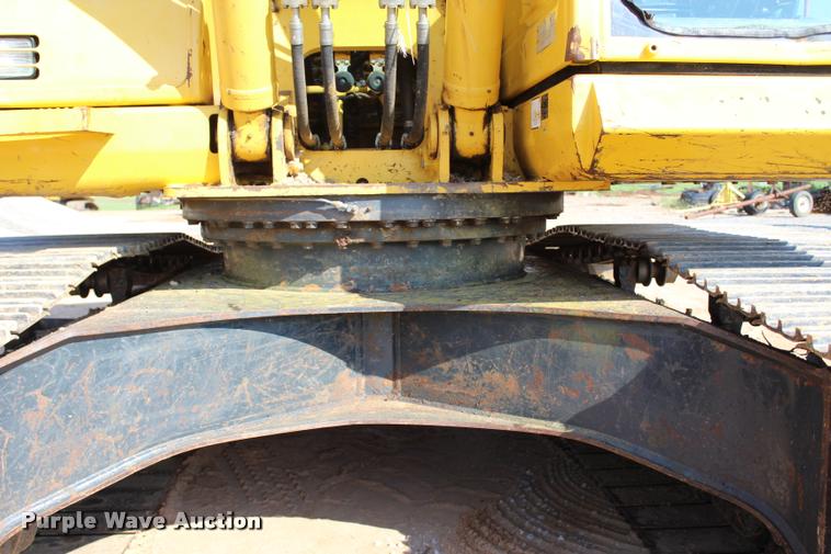 image for item L1926 2011 Komatsu PC200LC-8 excavator
