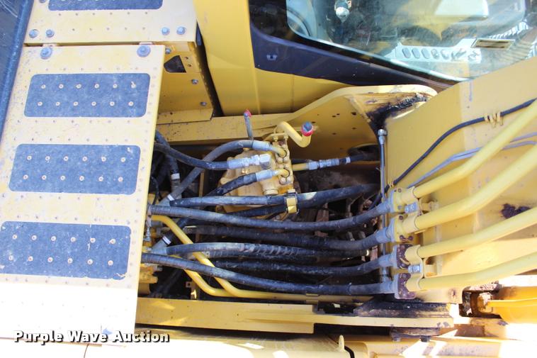 image for item L1926 2011 Komatsu PC200LC-8 excavator