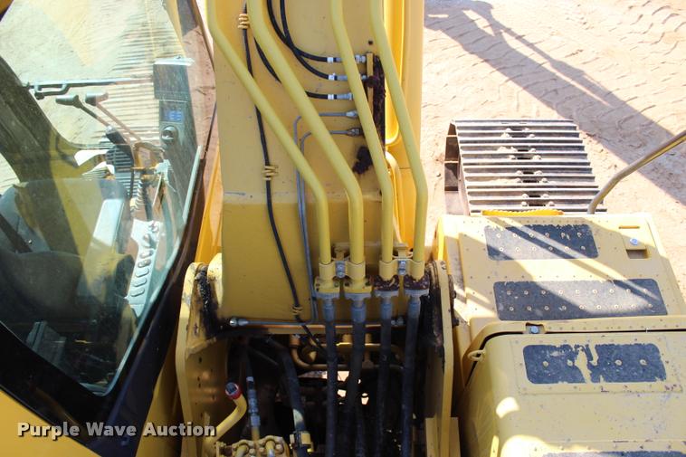 image for item L1926 2011 Komatsu PC200LC-8 excavator