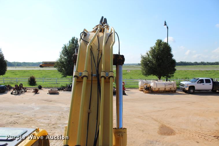 image for item L1926 2011 Komatsu PC200LC-8 excavator