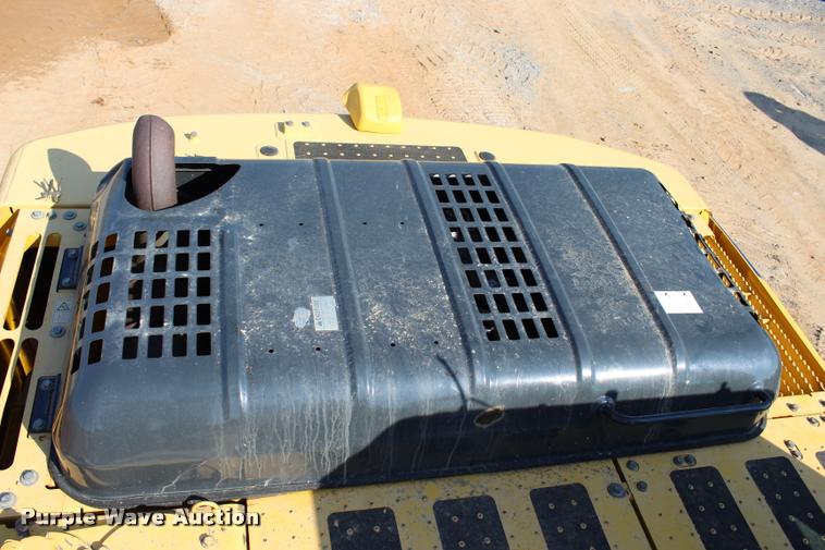 image for item L1926 2011 Komatsu PC200LC-8 excavator