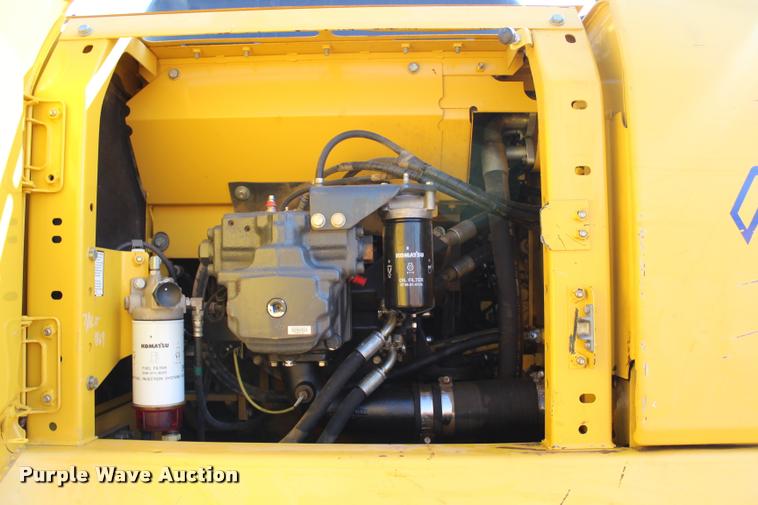 image for item L1926 2011 Komatsu PC200LC-8 excavator