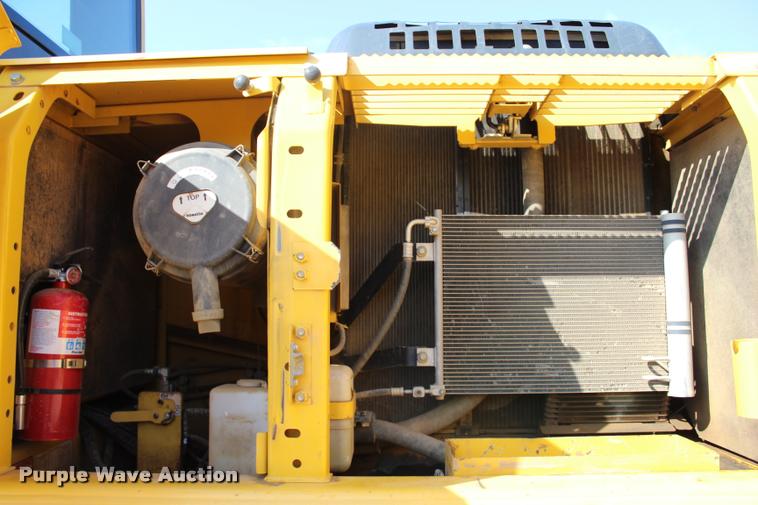 image for item L1926 2011 Komatsu PC200LC-8 excavator