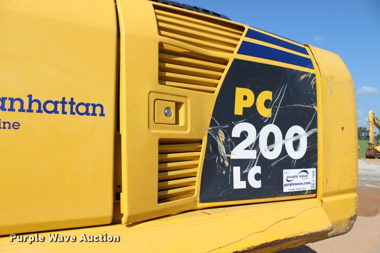 image for item L1926 2011 Komatsu PC200LC-8 excavator