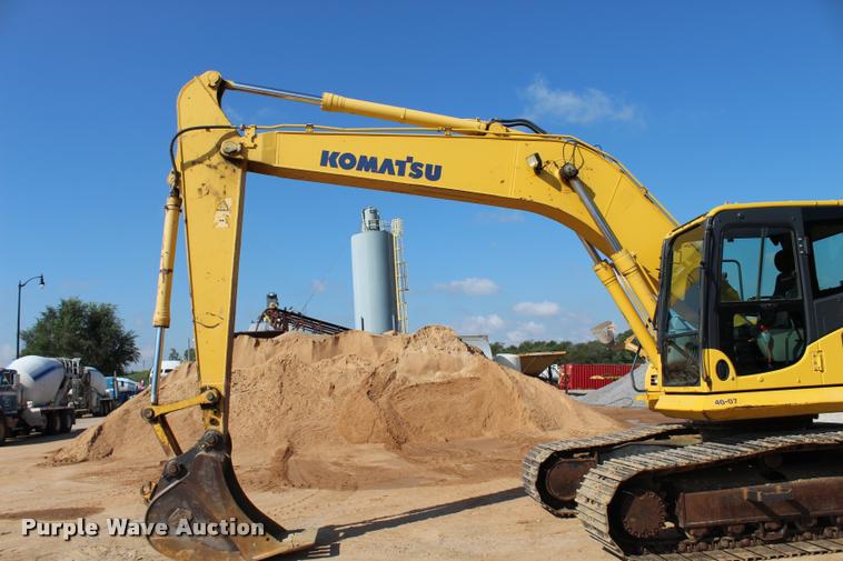 image for item L1926 2011 Komatsu PC200LC-8 excavator