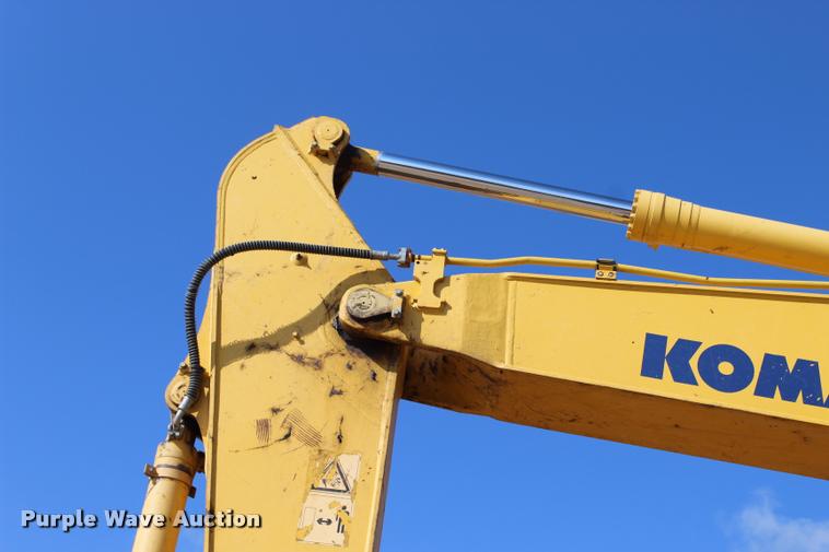 image for item L1926 2011 Komatsu PC200LC-8 excavator