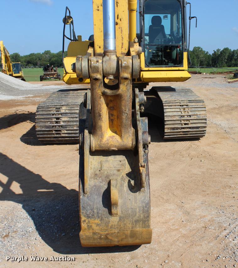 image for item L1926 2011 Komatsu PC200LC-8 excavator