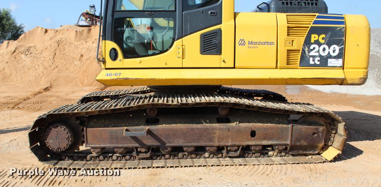 image for item L1926 2011 Komatsu PC200LC-8 excavator
