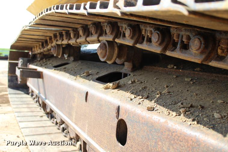 image for item L1926 2011 Komatsu PC200LC-8 excavator