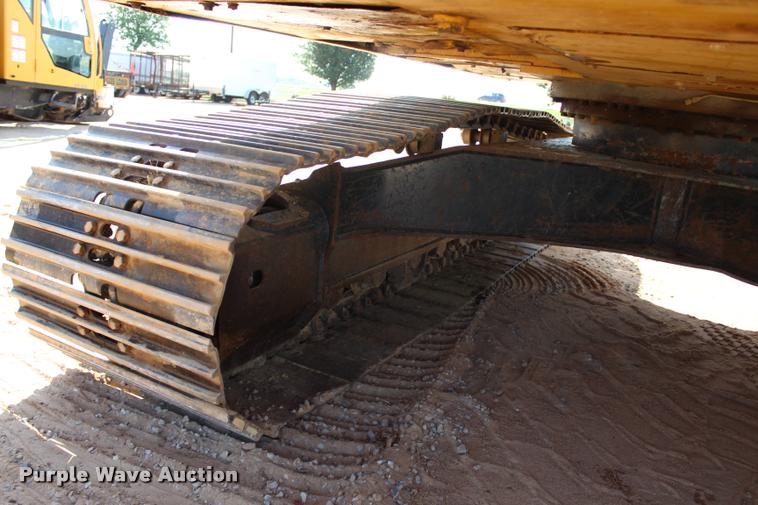 image for item L1926 2011 Komatsu PC200LC-8 excavator