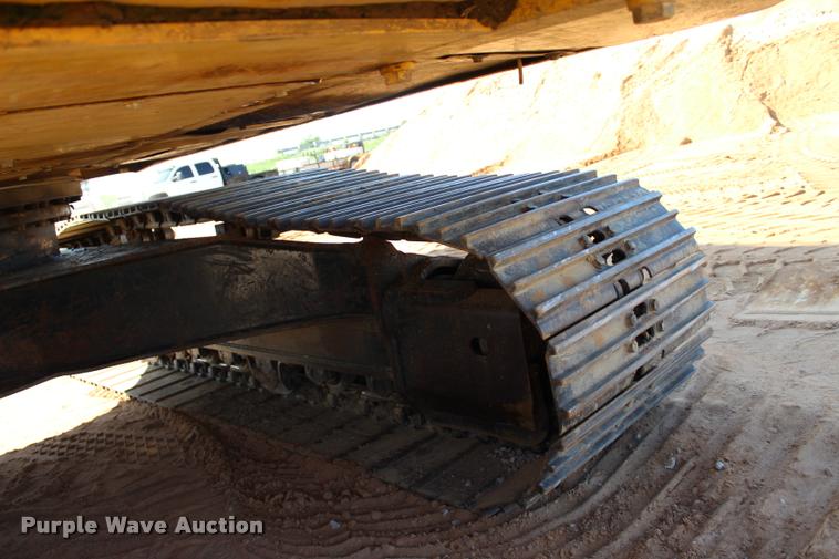 image for item L1926 2011 Komatsu PC200LC-8 excavator