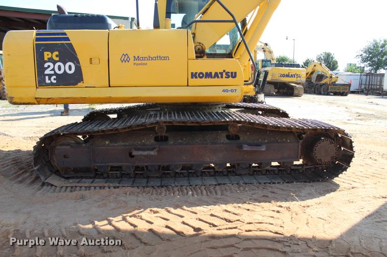 image for item L1926 2011 Komatsu PC200LC-8 excavator