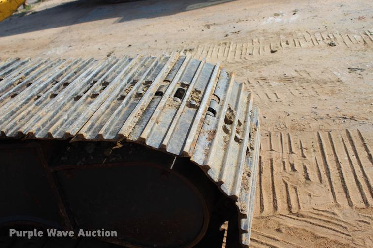 image for item L1926 2011 Komatsu PC200LC-8 excavator