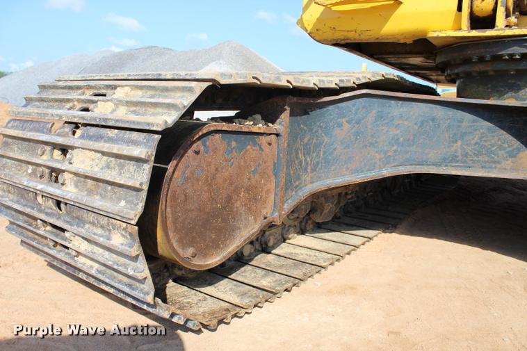 image for item L1926 2011 Komatsu PC200LC-8 excavator