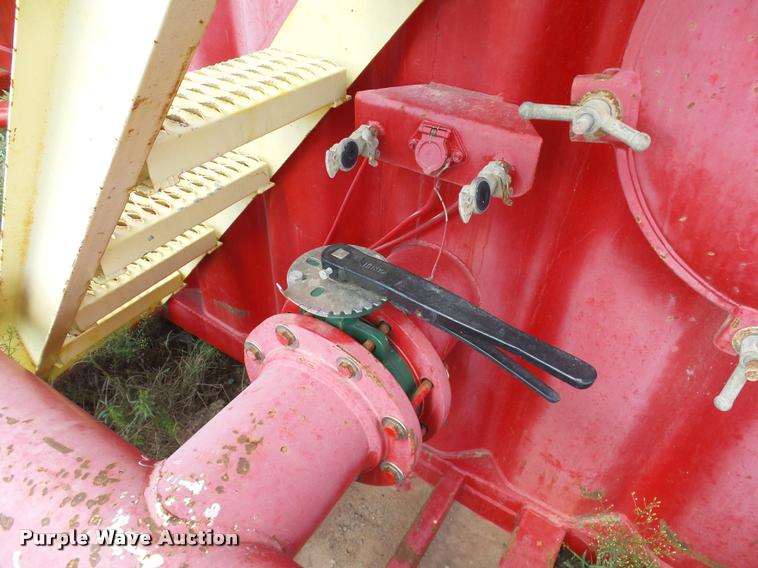 image for item L1932 2007 Wichita frac tank trailer