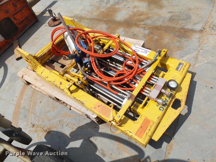 image for item L1935 Mustang DBH-1200-B poly pipe squeeze tool