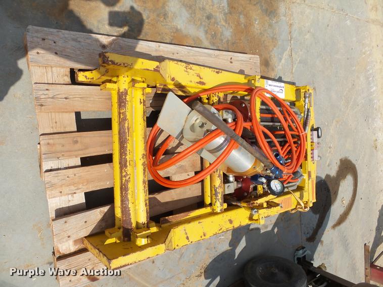 image for item L1935 Mustang DBH-1200-B poly pipe squeeze tool