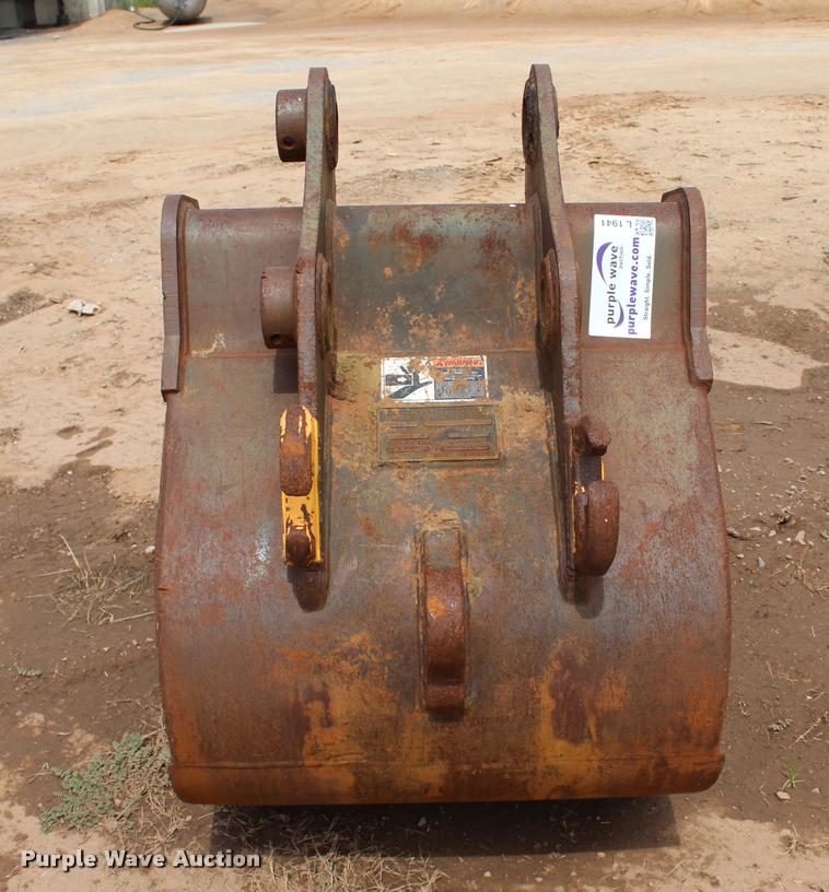 Hensley Komatsu PC150 excavator bucket in Hinton, OK Item L1941 sold