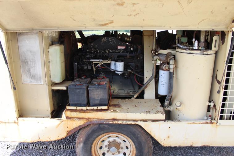 image for item L1946 1996 Ingersoll Rand VHP400 air compressor