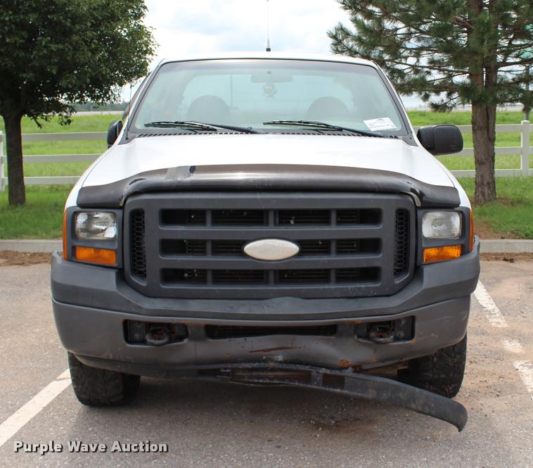image for item L3215 2005 Ford F250 Super Duty XL SuperCab pickup truck