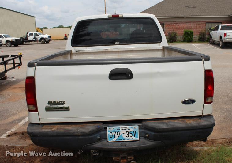 image for item L3215 2005 Ford F250 Super Duty XL SuperCab pickup truck