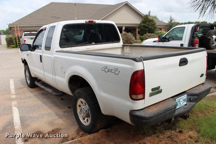 image for item L3215 2005 Ford F250 Super Duty XL SuperCab pickup truck