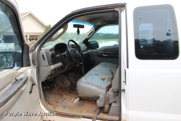 image for item L3215 2005 Ford F250 Super Duty XL SuperCab pickup truck