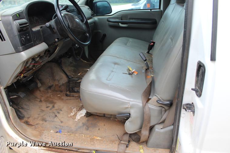 image for item L3215 2005 Ford F250 Super Duty XL SuperCab pickup truck