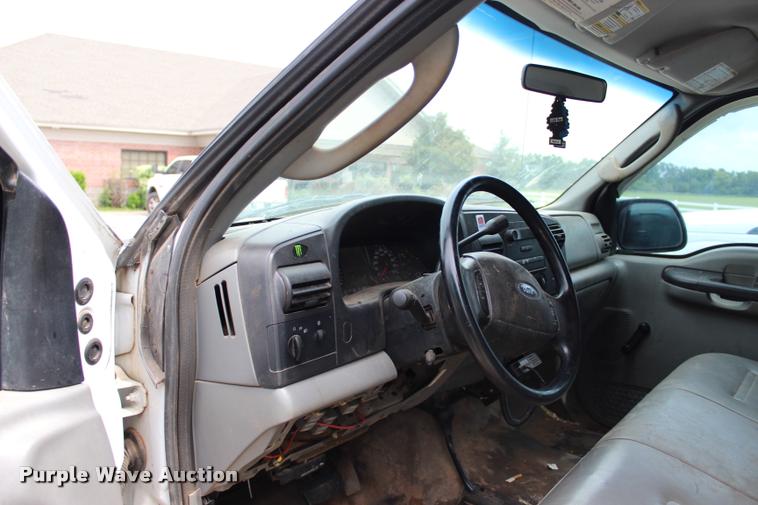 image for item L3215 2005 Ford F250 Super Duty XL SuperCab pickup truck