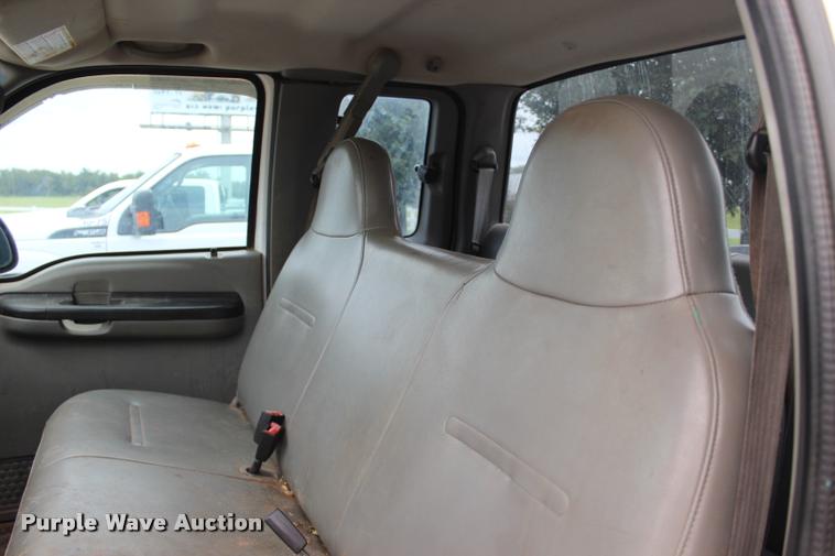 image for item L3215 2005 Ford F250 Super Duty XL SuperCab pickup truck