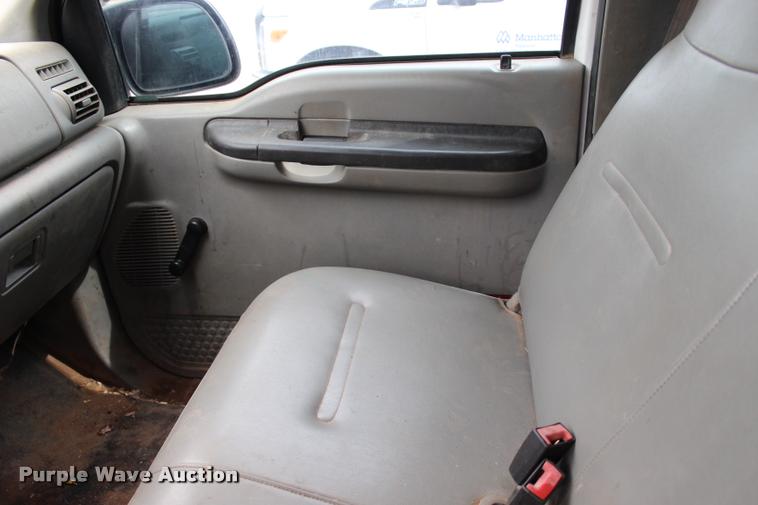 image for item L3215 2005 Ford F250 Super Duty XL SuperCab pickup truck